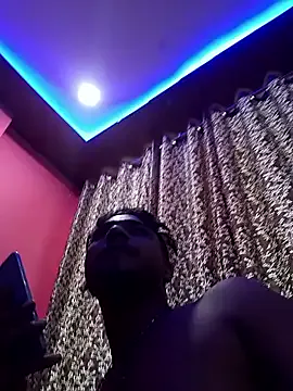 roouse – webcam model profile photo Image 7