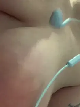 oxo_yuna_oxo – webcam model profile photo Image 13