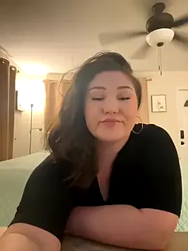 ElliaRussell – webcam model profile photo Image 3