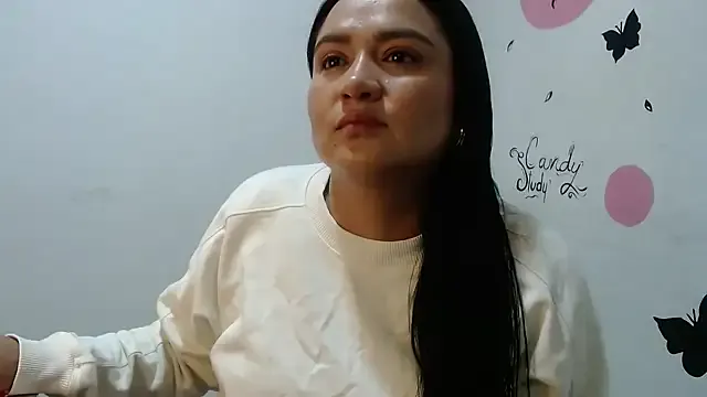 oxo_yuna_oxo – webcam model profile photo Image 3