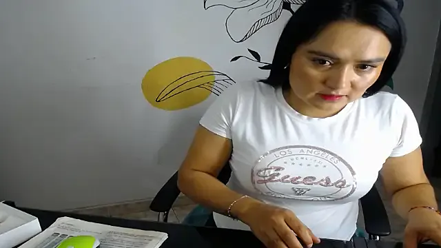 oxo_yuna_oxo – webcam model profile photo Image 5