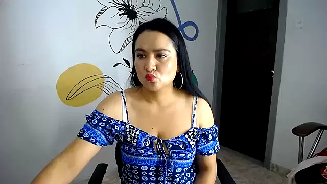 oxo_yuna_oxo – webcam model profile photo Image 6