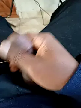 roouse – webcam model profile photo Image 8