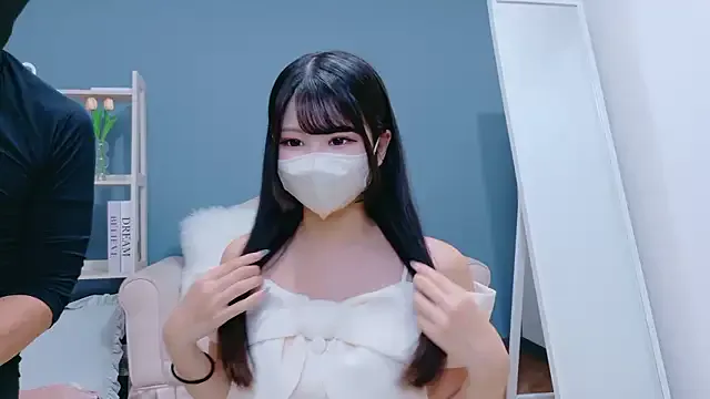 roouse – webcam model profile photo Image 2