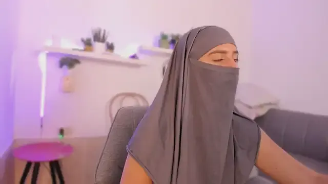 oxo_yuna_oxo – webcam model profile photo Image 6