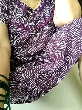 ZhiYue – webcam model profile photo Image 3