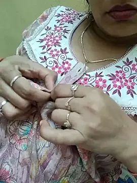 ZhiYue – webcam model profile photo Image 8