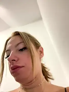 oxo_yuna_oxo – webcam model profile photo Image 6