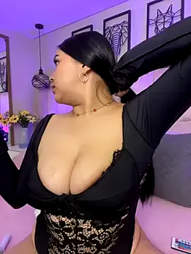 EmiBrow – webcam model profile photo Image 14