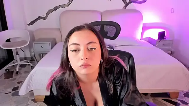 oxo_yuna_oxo – webcam model profile photo Image 4