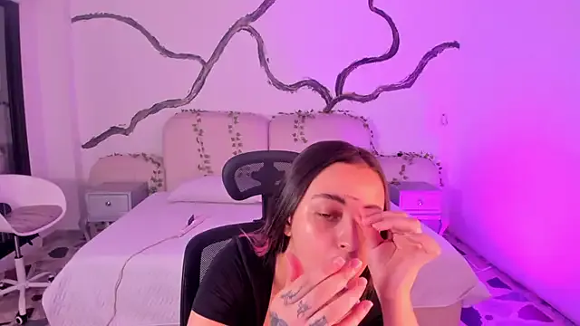 oxo_yuna_oxo – webcam model profile photo Image 6