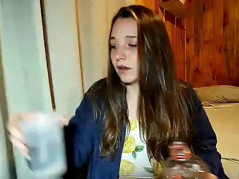 AlineFisher – webcam model profile photo Image 3