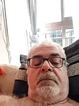 PumaShyXD – webcam model profile photo Image 3