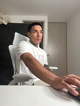 fuckadilf – webcam model profile photo Image 12