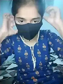 oxo_yuna_oxo – webcam model profile photo Image 3