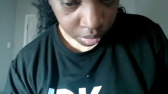 oxo_yuna_oxo – webcam model profile photo Image 15