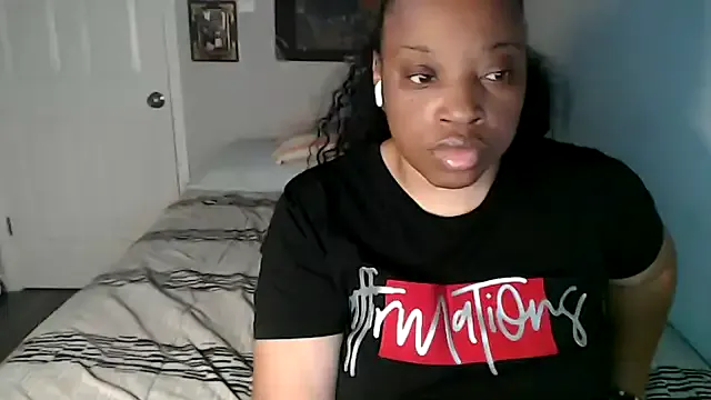 oxo_yuna_oxo – webcam model profile photo Image 18