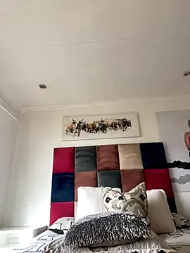 Yui-Ch – webcam model profile photo Image 6