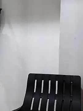 roouse – webcam model profile photo Image 12