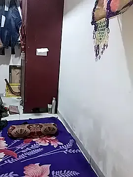 roouse – webcam model profile photo Image 14