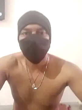 roouse – webcam model profile photo Image 4