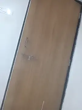 roouse – webcam model profile photo Image 6