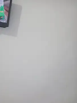 roouse – webcam model profile photo Image 8