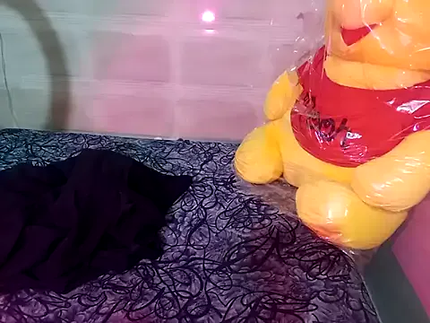 Yui-Ch – webcam model profile photo Image 3