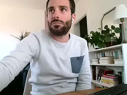 R-bonbon – webcam model profile photo Image 3