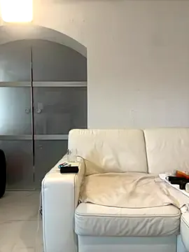 roouse – webcam model profile photo Image 19