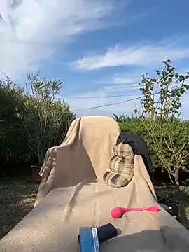 roouse – webcam model profile photo Image 8