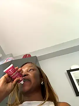 oxo_yuna_oxo – webcam model profile photo Image 10