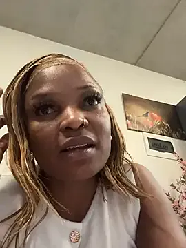 oxo_yuna_oxo – webcam model profile photo Image 12