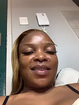 oxo_yuna_oxo – webcam model profile photo Image 13