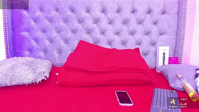 GiselleParton – webcam model profile photo Image 4