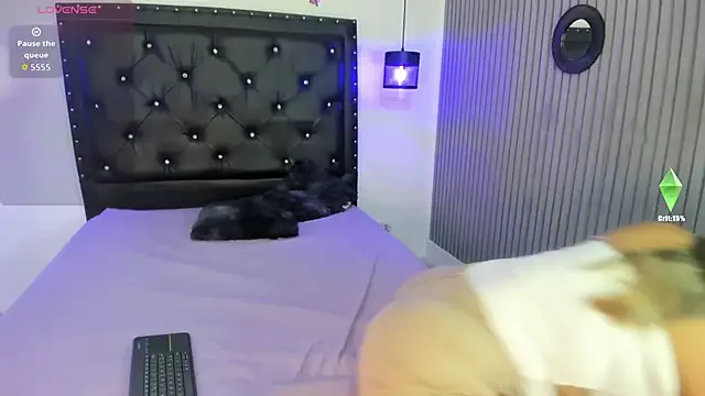 Arianna – webcam model profile photo Image 10