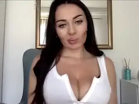 oxo_yuna_oxo – webcam model profile photo Image 2