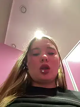 oxo_yuna_oxo – webcam model profile photo Image 3