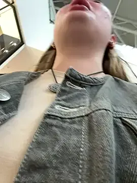 oxo_yuna_oxo – webcam model profile photo Image 4