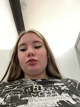 oxo_yuna_oxo – webcam model profile photo Image 5