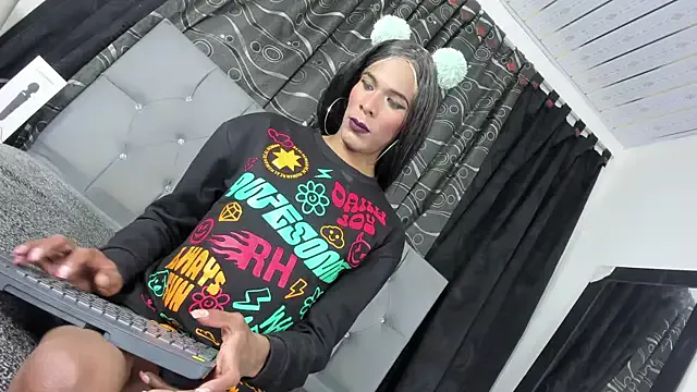 MOEMOE-Q – webcam model profile photo Image 2