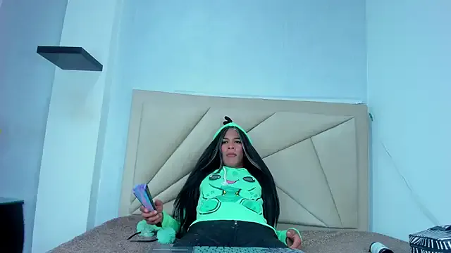 MOEMOE-Q – webcam model profile photo Image 5