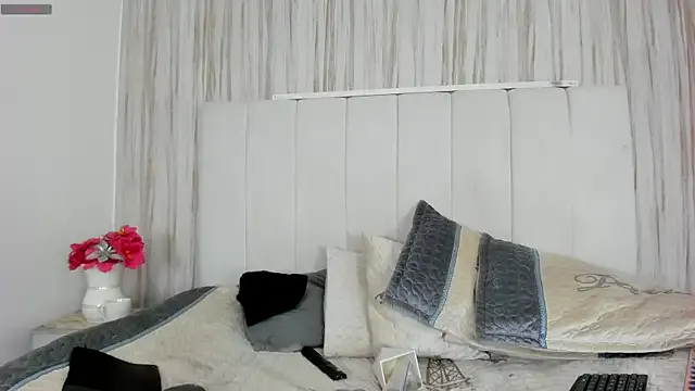 MOEMOE-Q – webcam model profile photo Image 6