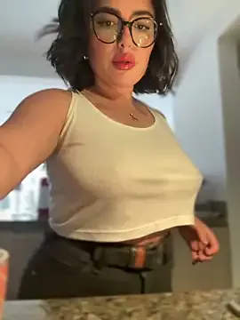 sukhakunis1 – webcam model profile photo