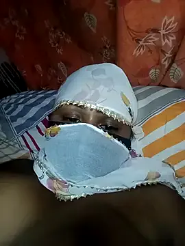 roouse – webcam model profile photo Image 12