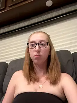 roouse – webcam model profile photo Image 3