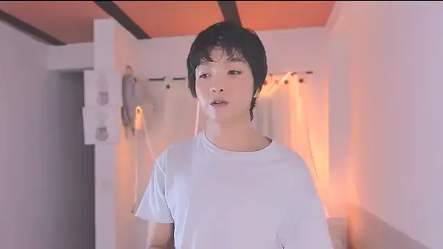 roouse – webcam model profile photo Image 6