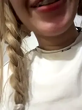 happy_hino – webcam model profile photo Image 10