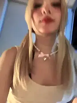 happy_hino – webcam model profile photo Image 8