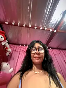 oxo_yuna_oxo – webcam model profile photo Image 5